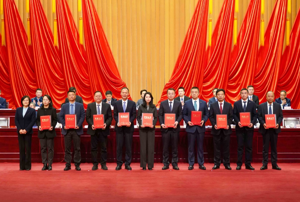 1772436555508992 颁奖-蕾董(建图后)